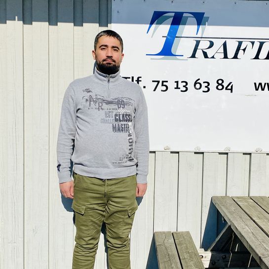 Hussein ali tager amu kursus til buskørekort ved trafikskolen og får job som buschauffør bagefter